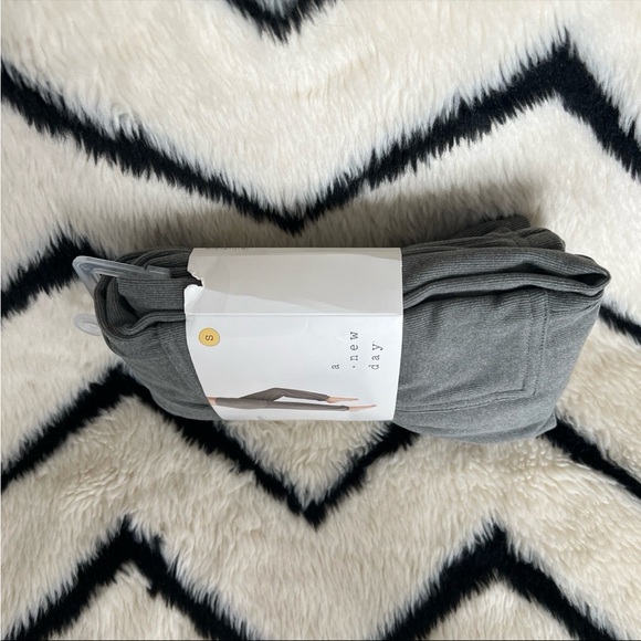 Super soft cargo joggers NWT in grey size SMALL - Picture 7 of 9